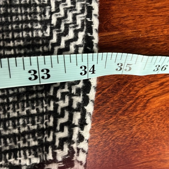 The Free Yoga Womens Jumper M Black White Texture Pattern Lined Back Zip Mini - Picture 13 of 14